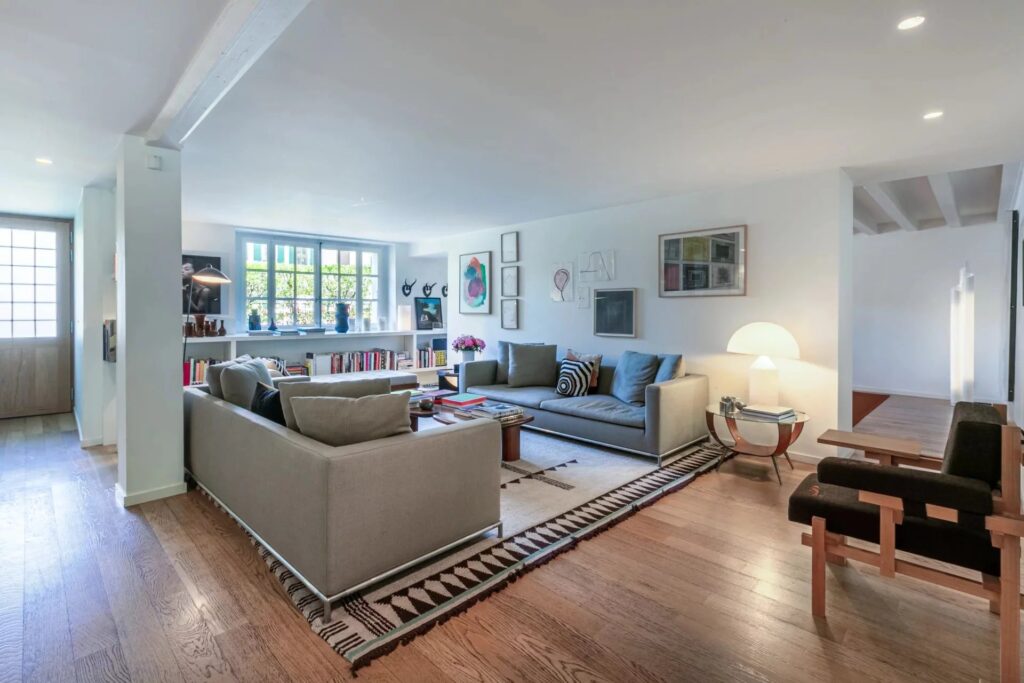 Magnificent building full of charm entirely renovated