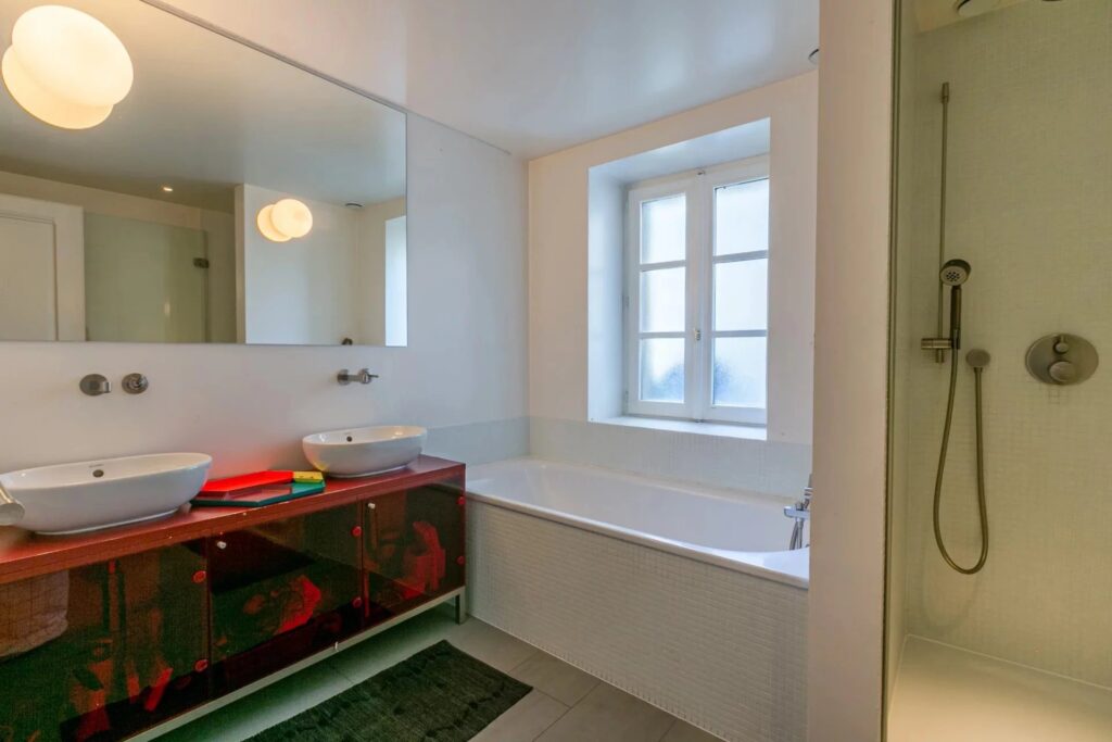 Magnificent building full of charm entirely renovated