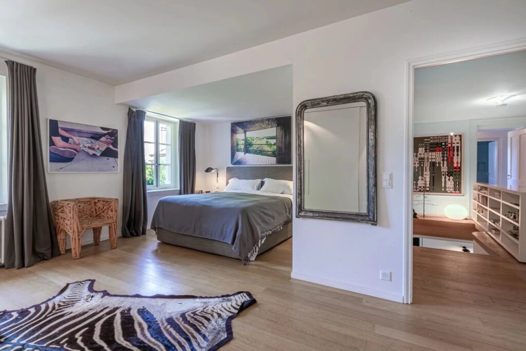Magnificent building full of charm entirely renovated