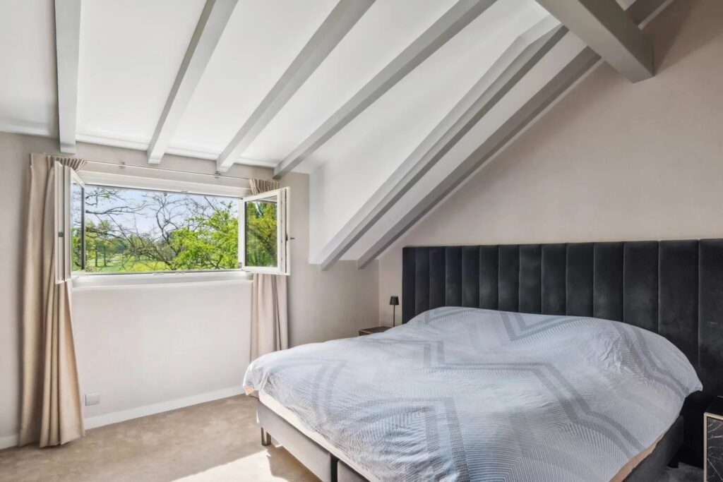 EN EXCLUSIVITÉ : PROPRIETE FACE AU GOLF CLUB DE GENEVE