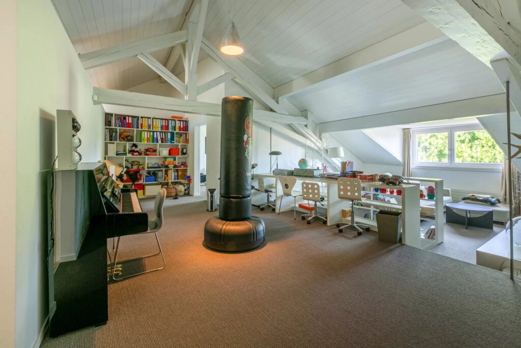 Magnificent building full of charm entirely renovated