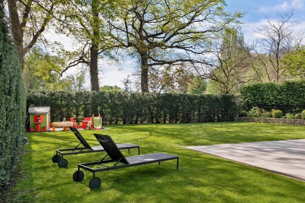 EN EXCLUSIVITÉ : PROPRIETE FACE AU GOLF CLUB DE GENEVE
