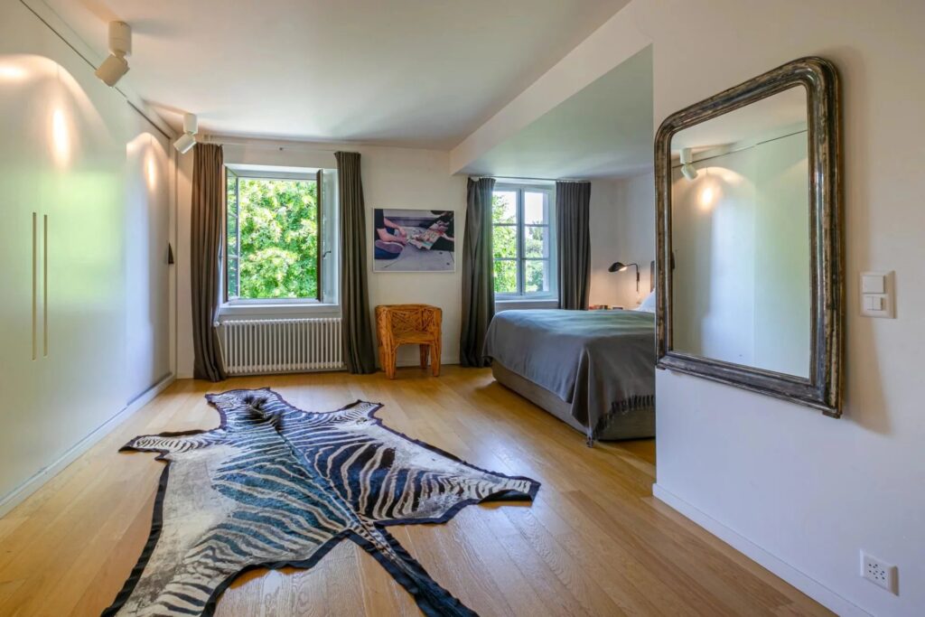 Magnificent building full of charm entirely renovated