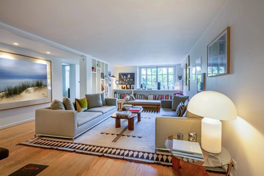 Magnificent building full of charm entirely renovated