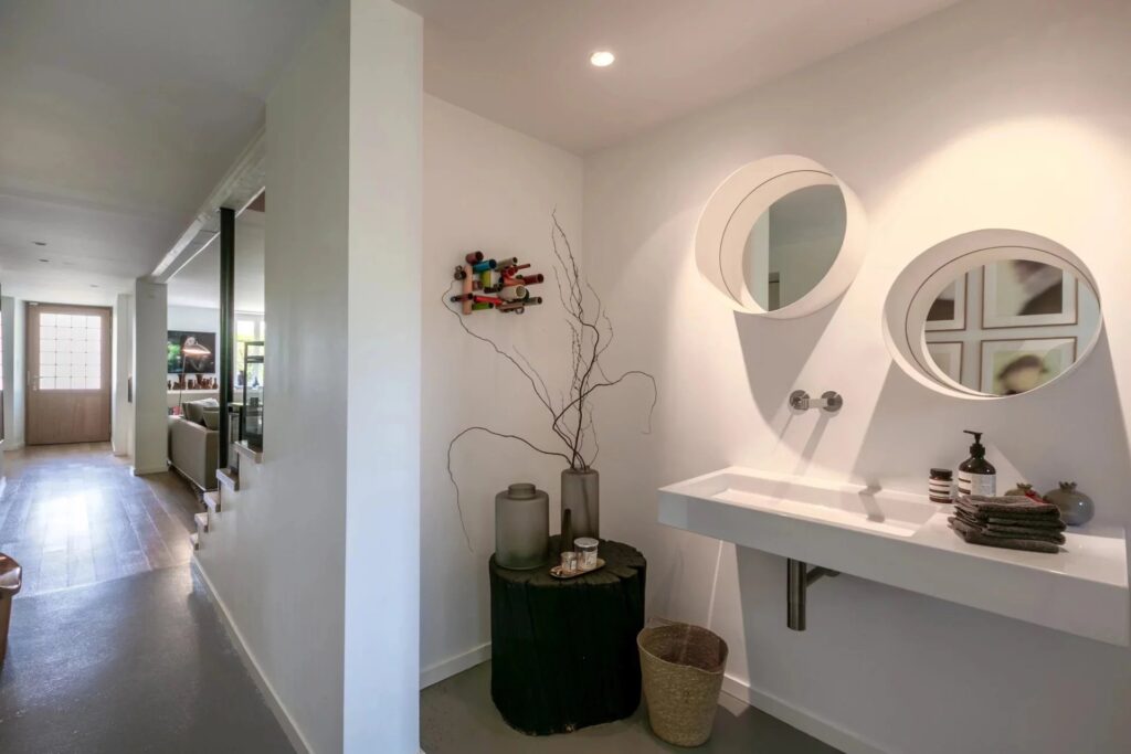 Magnificent building full of charm entirely renovated