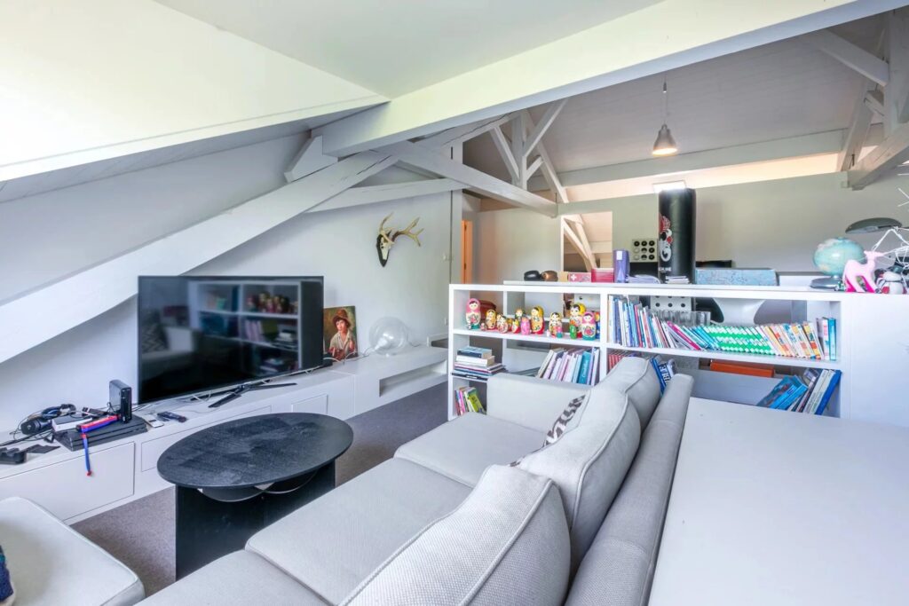 Magnificent building full of charm entirely renovated