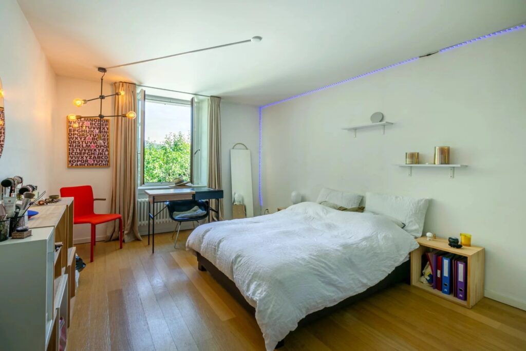 Magnificent building full of charm entirely renovated