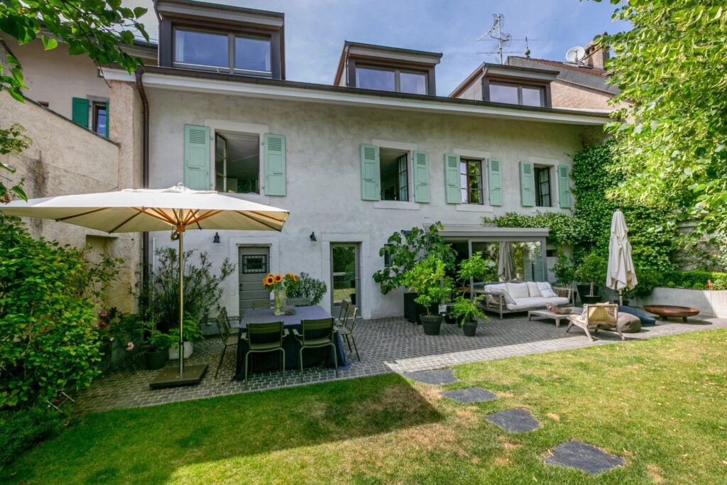 Magnificent building full of charm entirely renovated