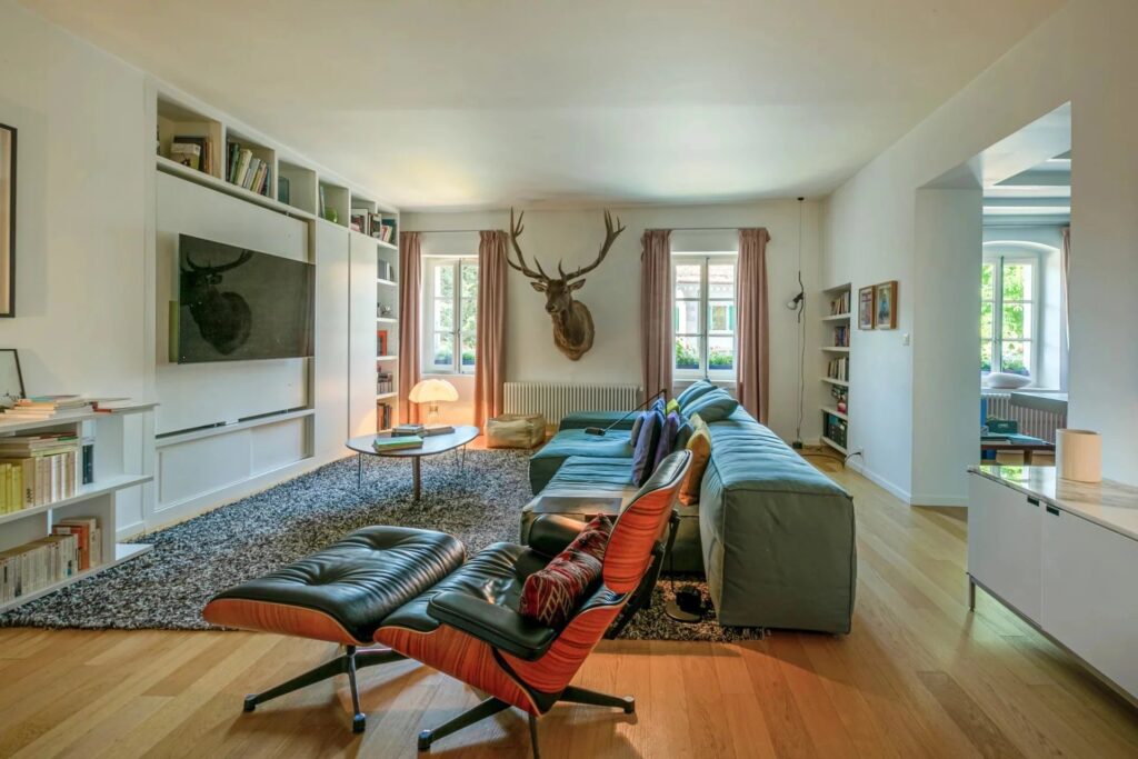 Magnificent building full of charm entirely renovated